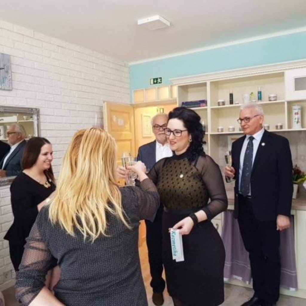 Kiemelt Referencia Kozmetika avató - Kövirózsa Kozmetika